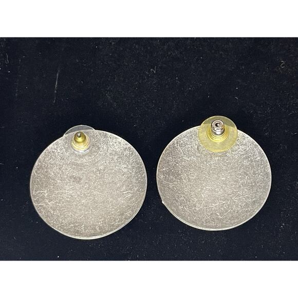 Vintage 80s Cream Floral Medallion Retro Enameled Earrings Large Post - Picture 2 of 3